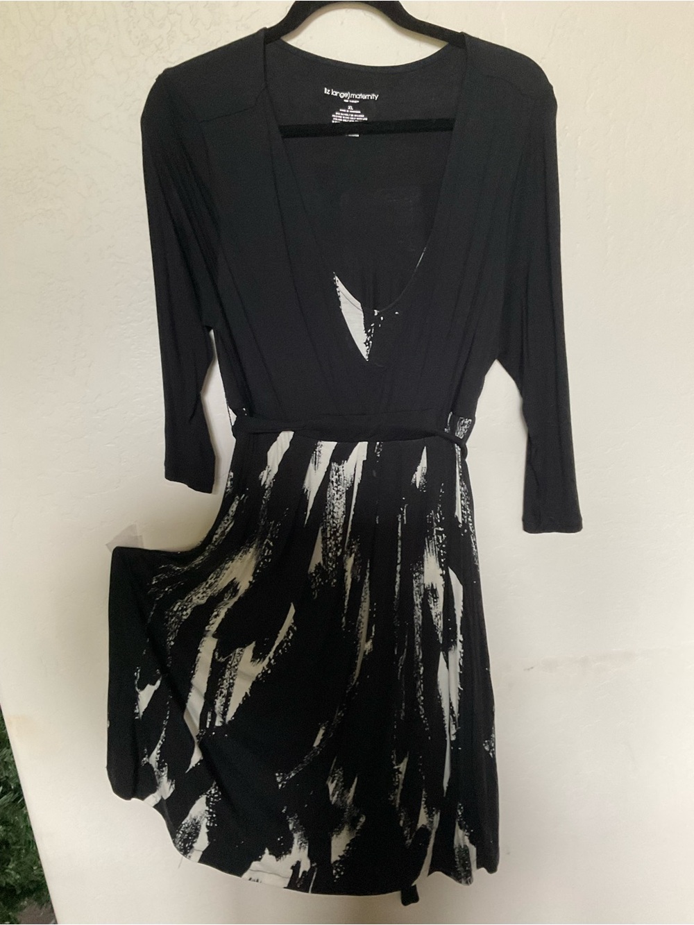 Liz Lange Black & White Brushstroke Wrap-Style Maternity Dress
